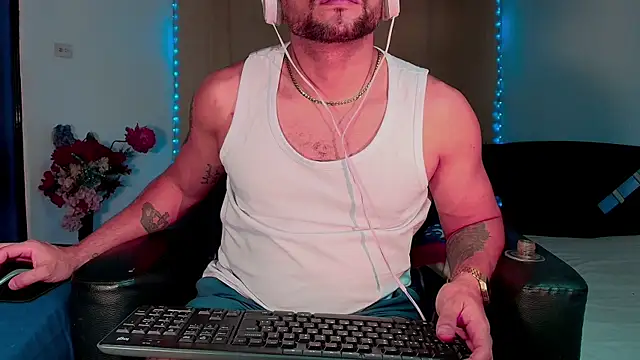 LucasGaeel live sex cam