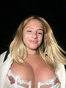 SophieVJ's cam snapshot