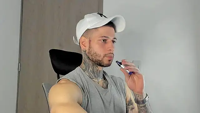 _jamesleandros1's cam snapshot