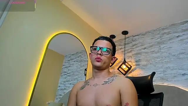 Valentino_moretti's cam snapshot