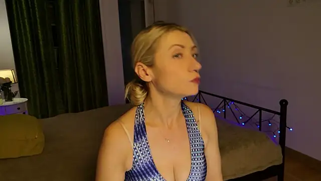 ZoeGrant's cam snapshot