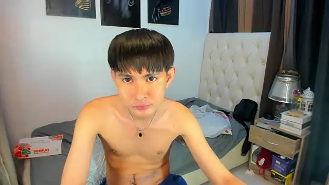 XloverXsiantwink live sex cam