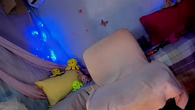 YourLizzyDoll's cam snapshot