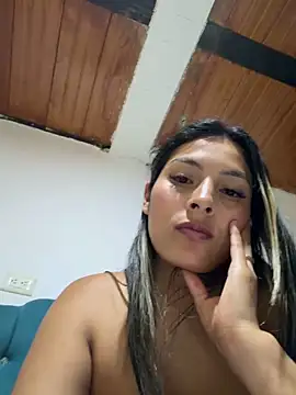 Cami_Leon2's cam snapshot