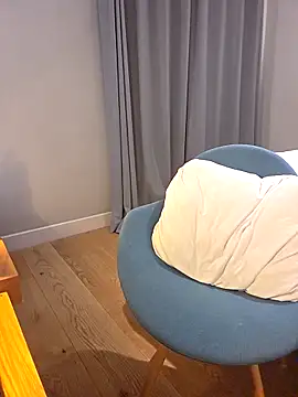 CloudyMuscleBeefy live sex cam