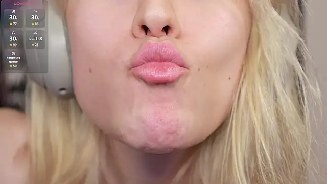 laliwhite live sex cam