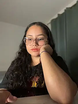 CurlyGirl_1's cam snapshot