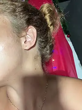 Chloe_Leaozinho's cam snapshot