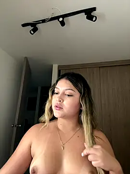 lunablossom_'s cam snapshot