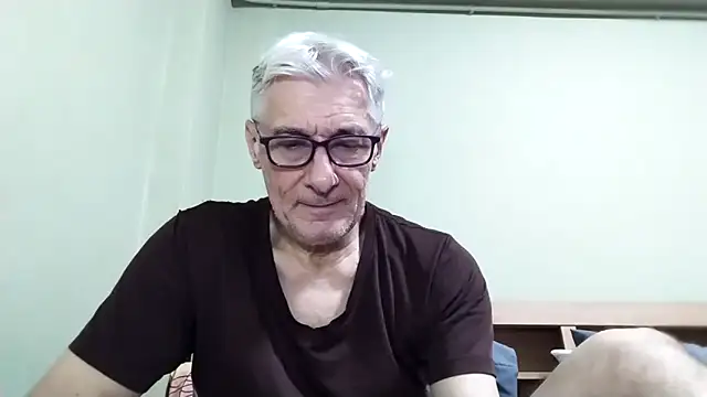 BIGUNCUTHARDCOCK live sex cam