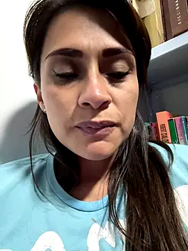 valeria_absurdah live sex cam