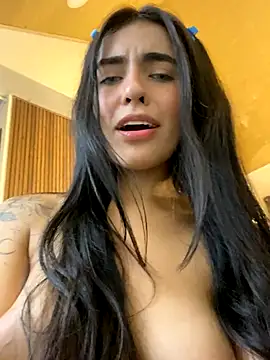 DaphneUwu live sex cam