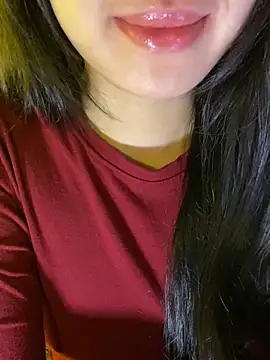 Uyennii02 live sex cam