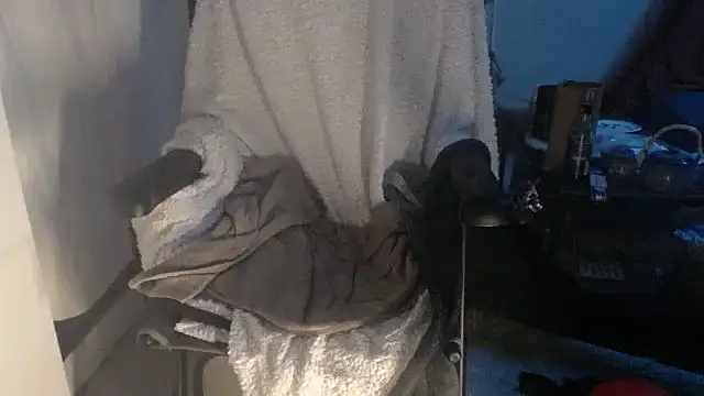 P4RtYBOII92 live sex cam