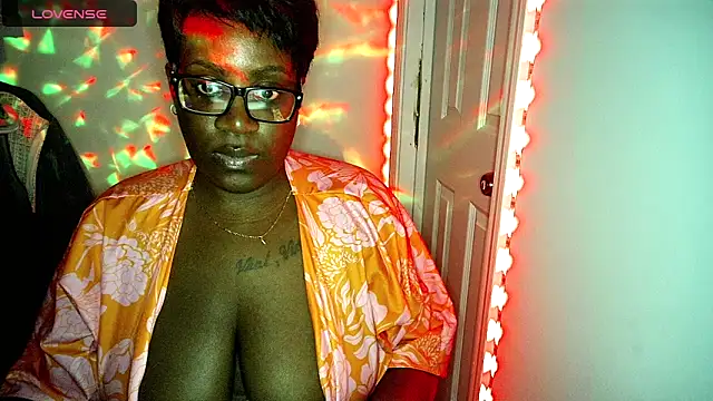 lovelyenigma365's cam snapshot