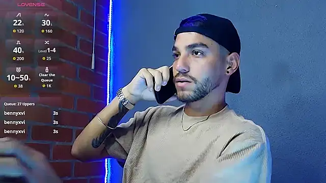 Leandro_valenzuela live sex cam