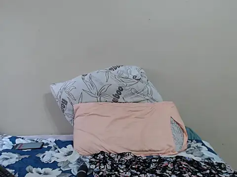 SexyLipss_'s cam snapshot