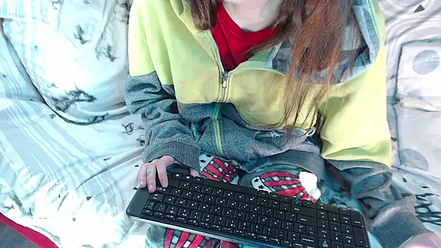 Q_T_pie's cam snapshot