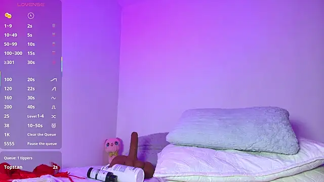 PollyGrey_'s cam snapshot