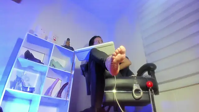 charlotte_joliedart's cam snapshot