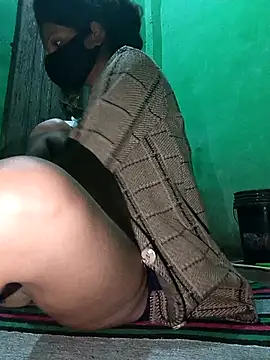 Hoty_girl_143's cam snapshot