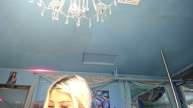 ADRIANNA_FOX's cam snapshot