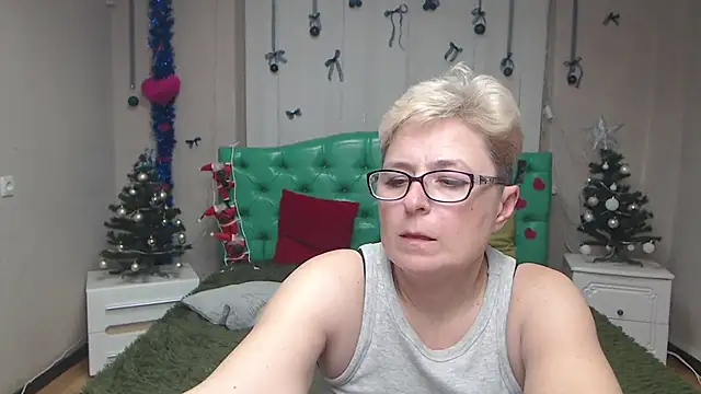 EmiliaGree live sex cam