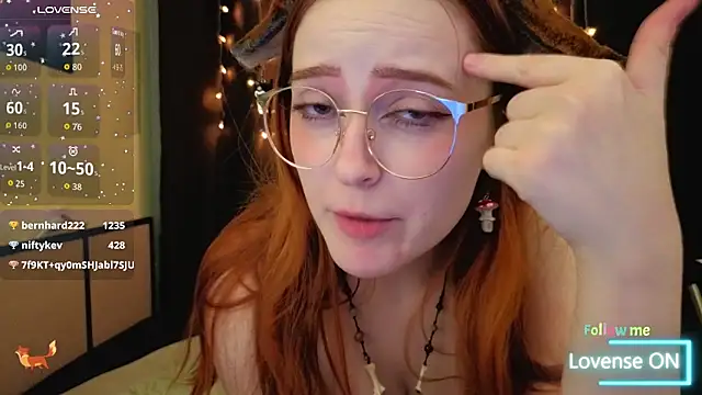 LittleFoxHole's cam snapshot