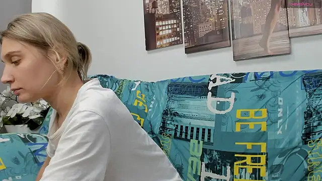 Tenderly_Sophie's cam snapshot