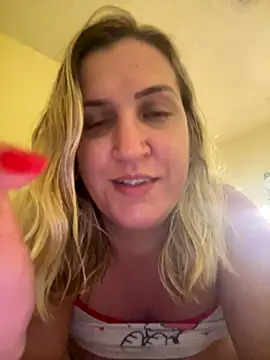 Bia_sexynovaes live sex cam