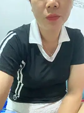 Baby-bigtits's cam snapshot