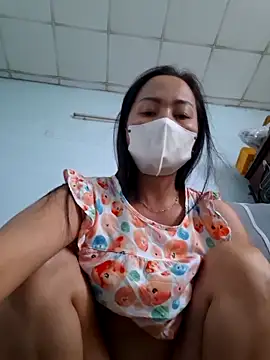 Baby-sexytits18's cam snapshot