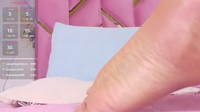 curvybrunnett's cam snapshot