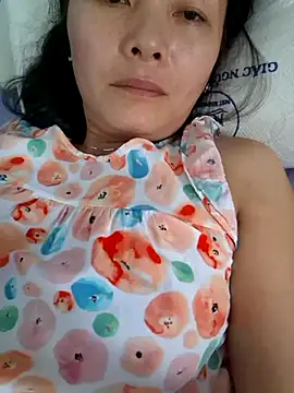 Baby-sexytits18's cam snapshot