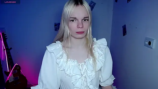 Emily_Nyaffee live sex cam