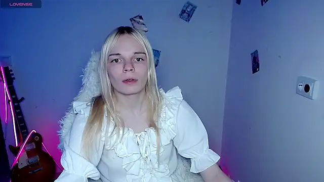 Emily_Nyaffee live sex cam