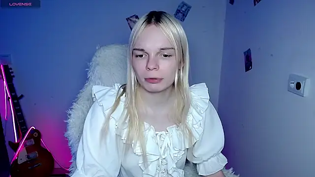 Emily_Nyaffee live sex cam