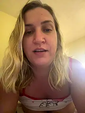 Bia_sexynovaes live sex cam