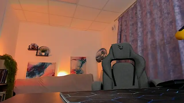 NielletaBlossom live sex cam