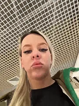 LikaCat's cam snapshot