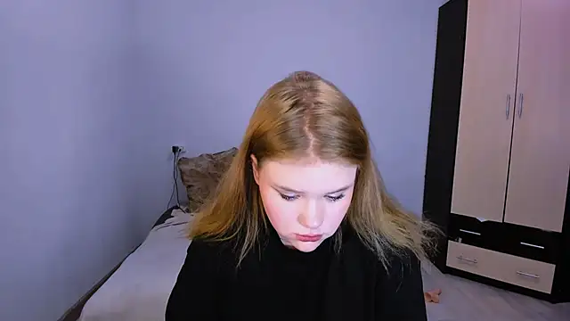 LaseyMoon's cam snapshot