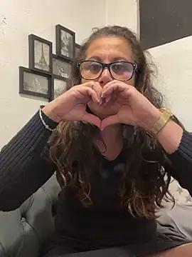 MirandaLatinaLovely's cam snapshot