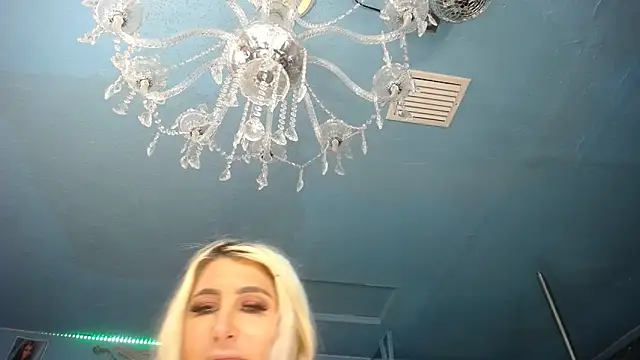 ADRIANNA_FOX's cam snapshot