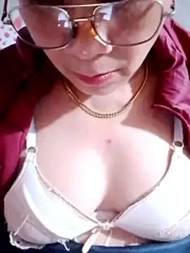 small-house123's cam snapshot