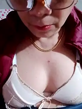 small-house123's cam snapshot