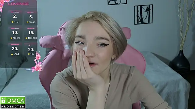 Megan_Lora's cam snapshot