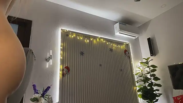 OhMyEmma's cam snapshot