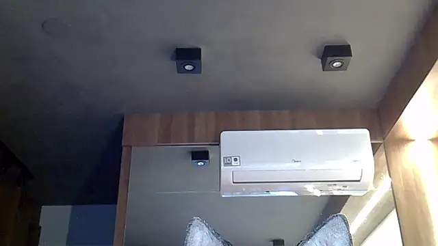 SkinnyKitten live sex cam