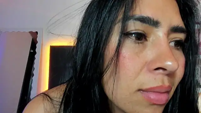 angela_black_hair's cam snapshot