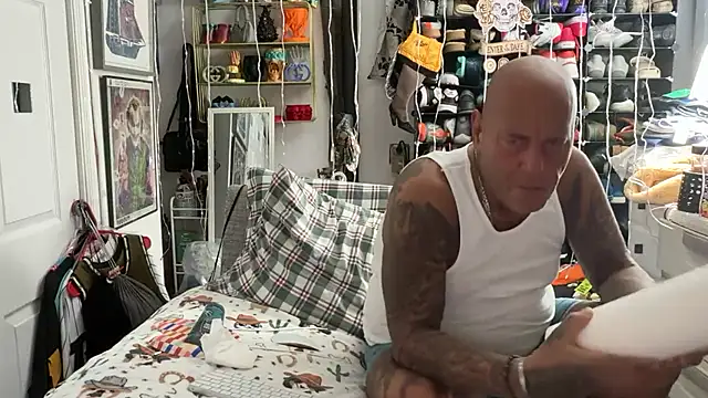 lovetatts64's cam snapshot